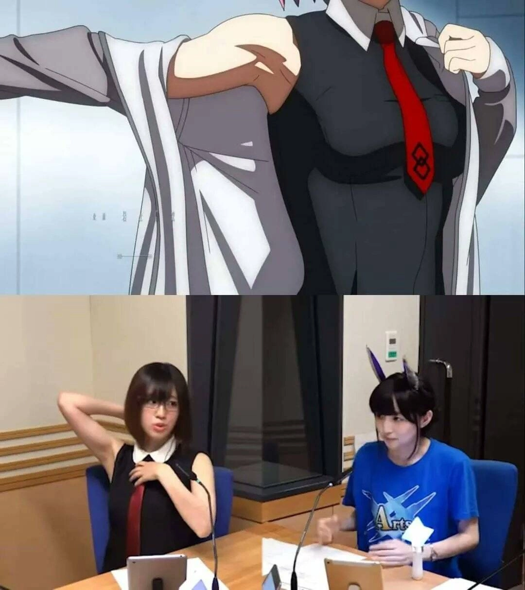 两个女人在房间里,一个穿着黑色衬衫,另一个穿着蓝色衬衫。