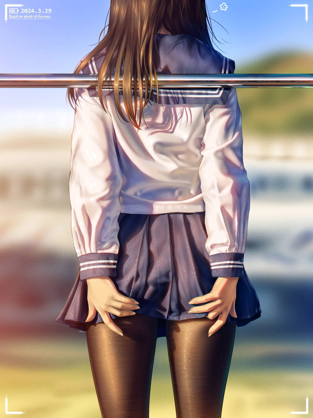 穿着白色夹克和蓝色裙子的女孩。