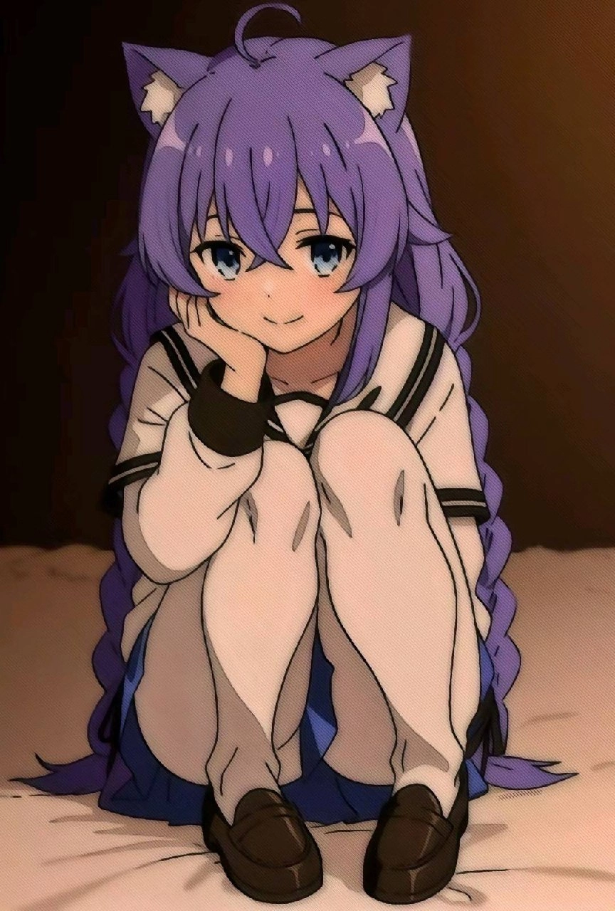 紫色头发和白色夹克的女孩坐在地板上。