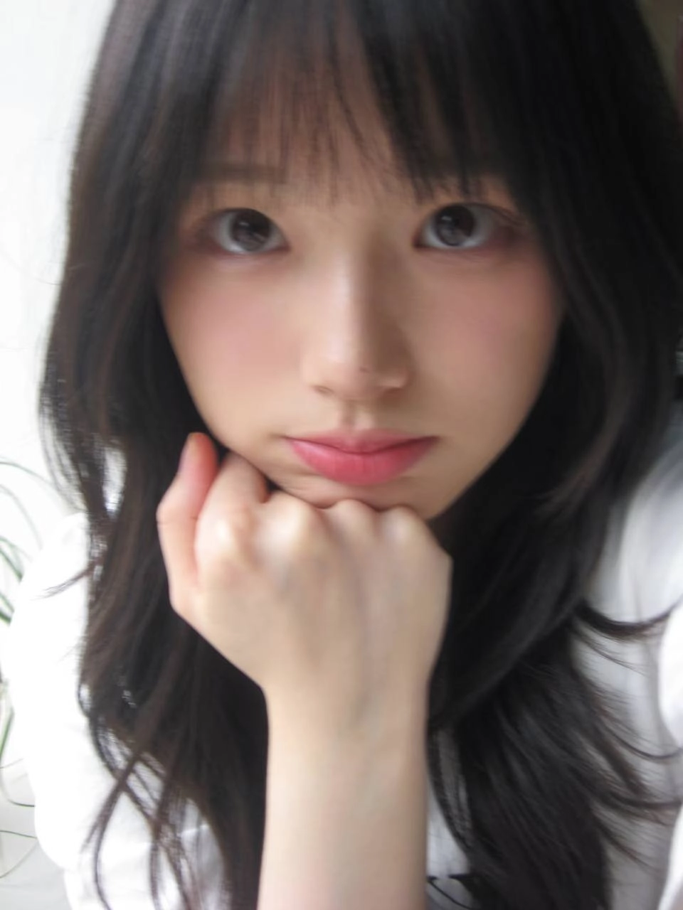 黑头发的女人,一张嘴巴。