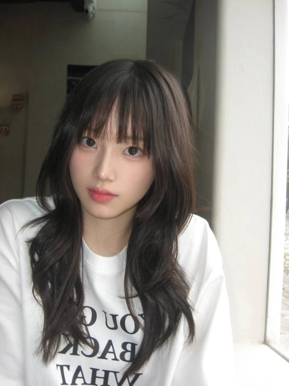 黑头发的女人,一张嘴巴。