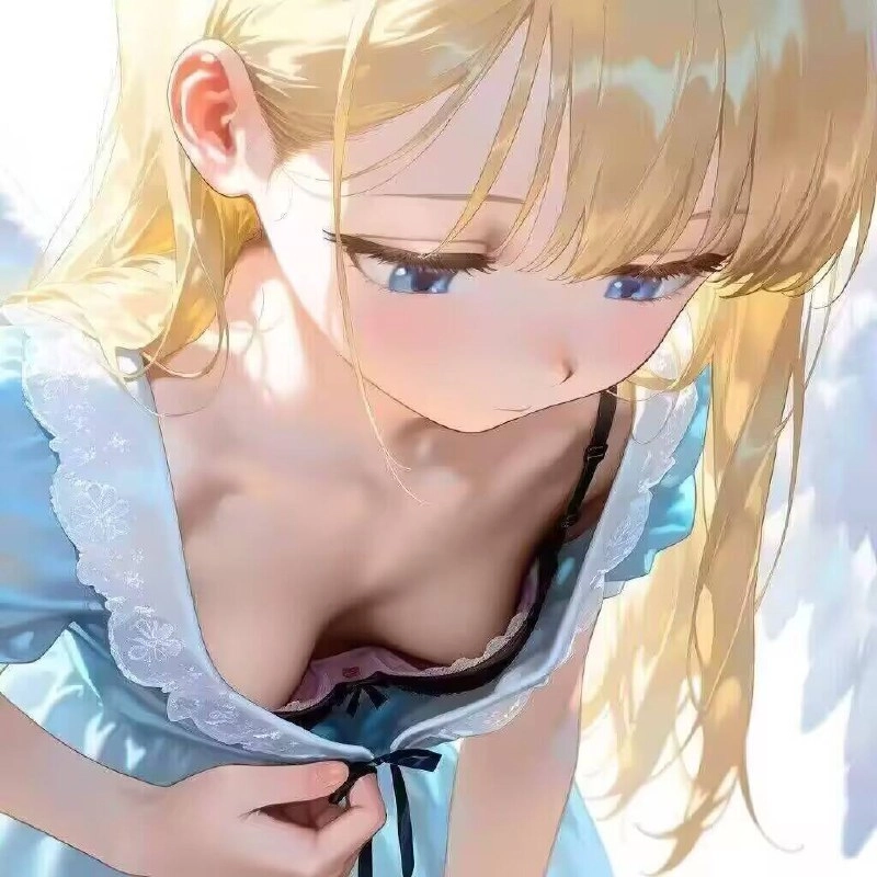 金发和蓝色裙子的女孩看着她的胸部。