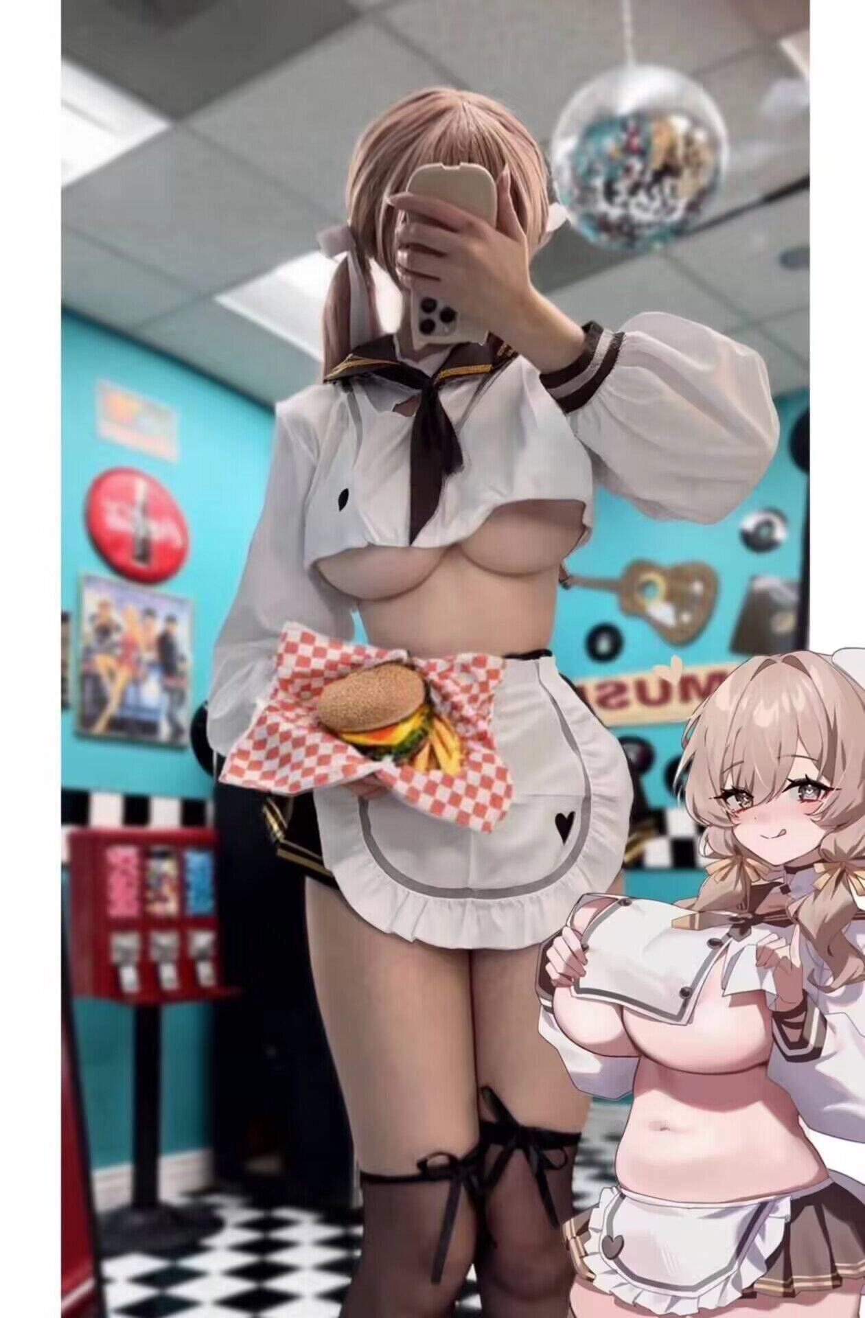 穿着水手服的女人拿着一顿三明治。