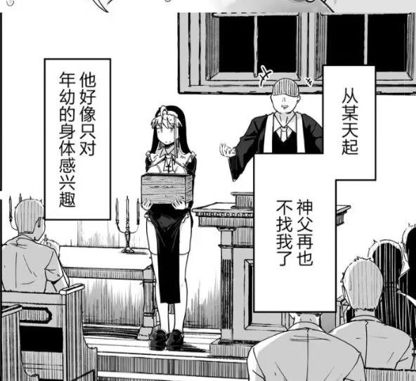 穿着黑色衣服的女人站在舞台上。