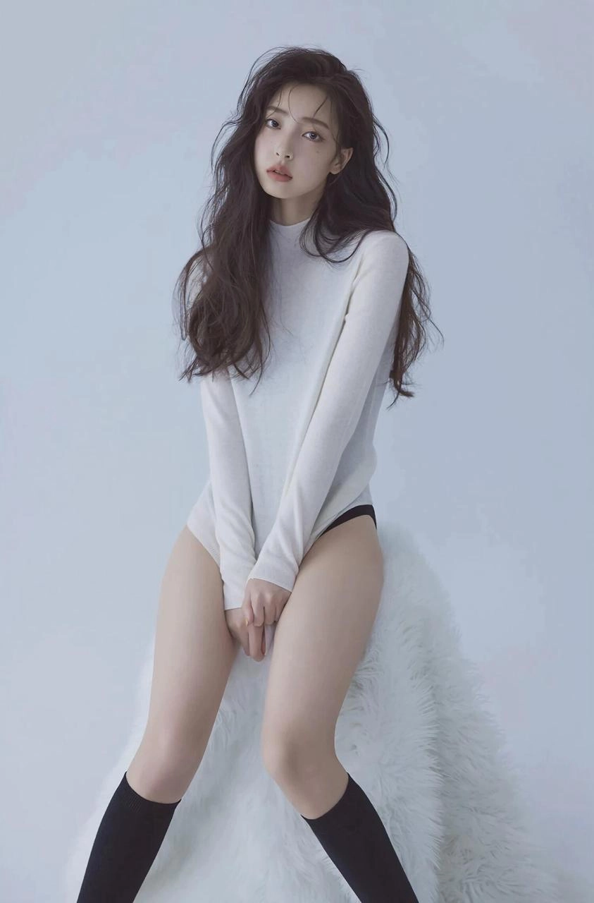 穿着白色衬衫的女人为一系列照片。