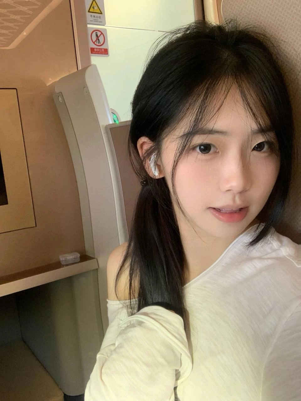 飞行途中卖萌惹人爱