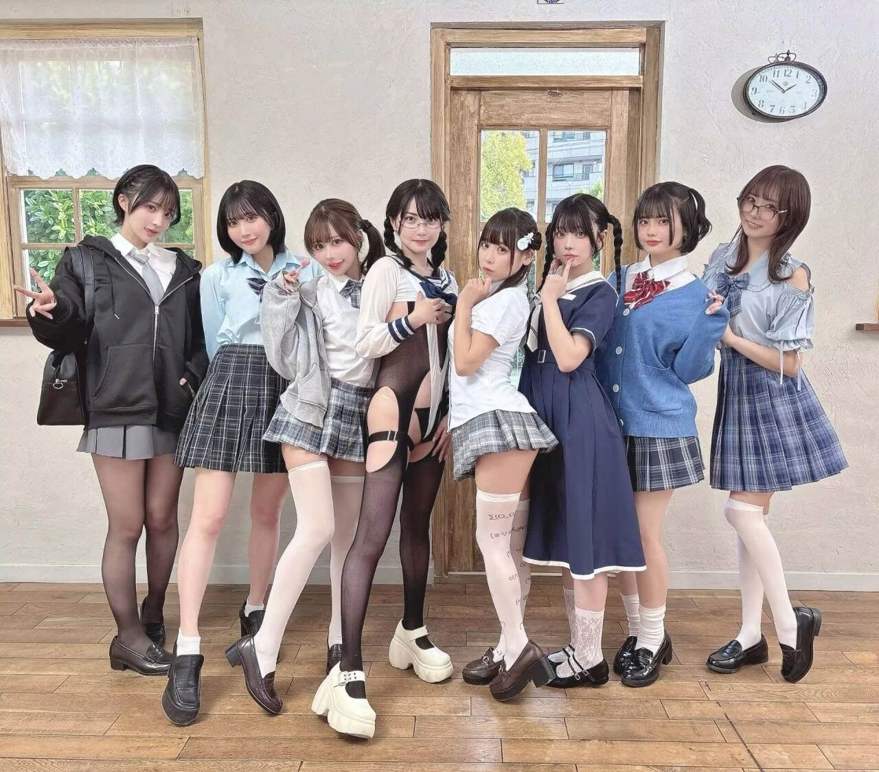 制服诱惑，尺度大胆