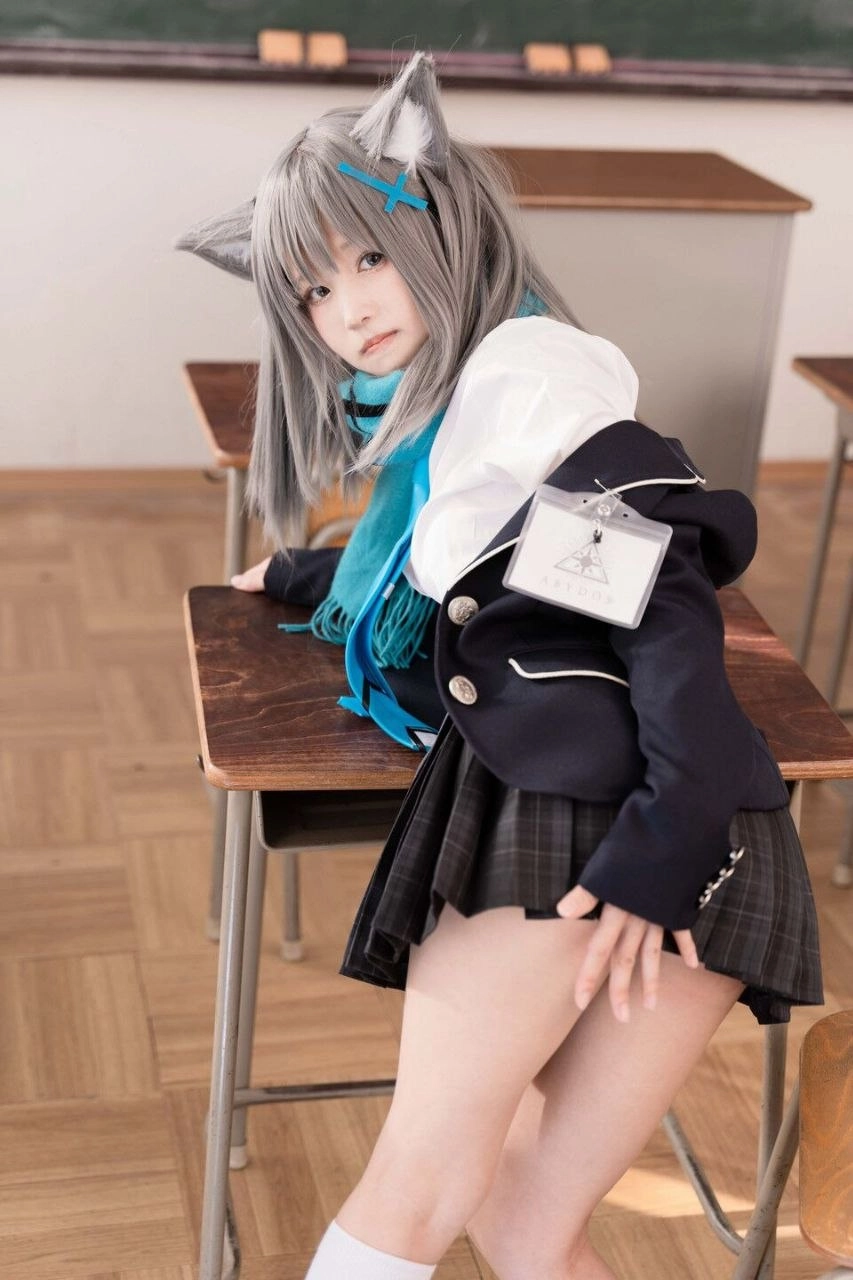 狐耳萝莉课堂搞怪