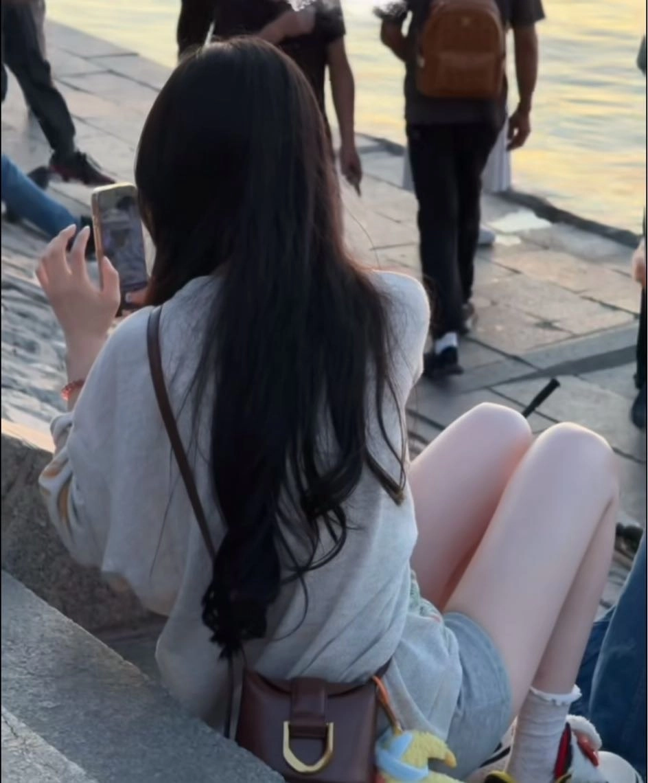 拍照留念顺便欣赏风景