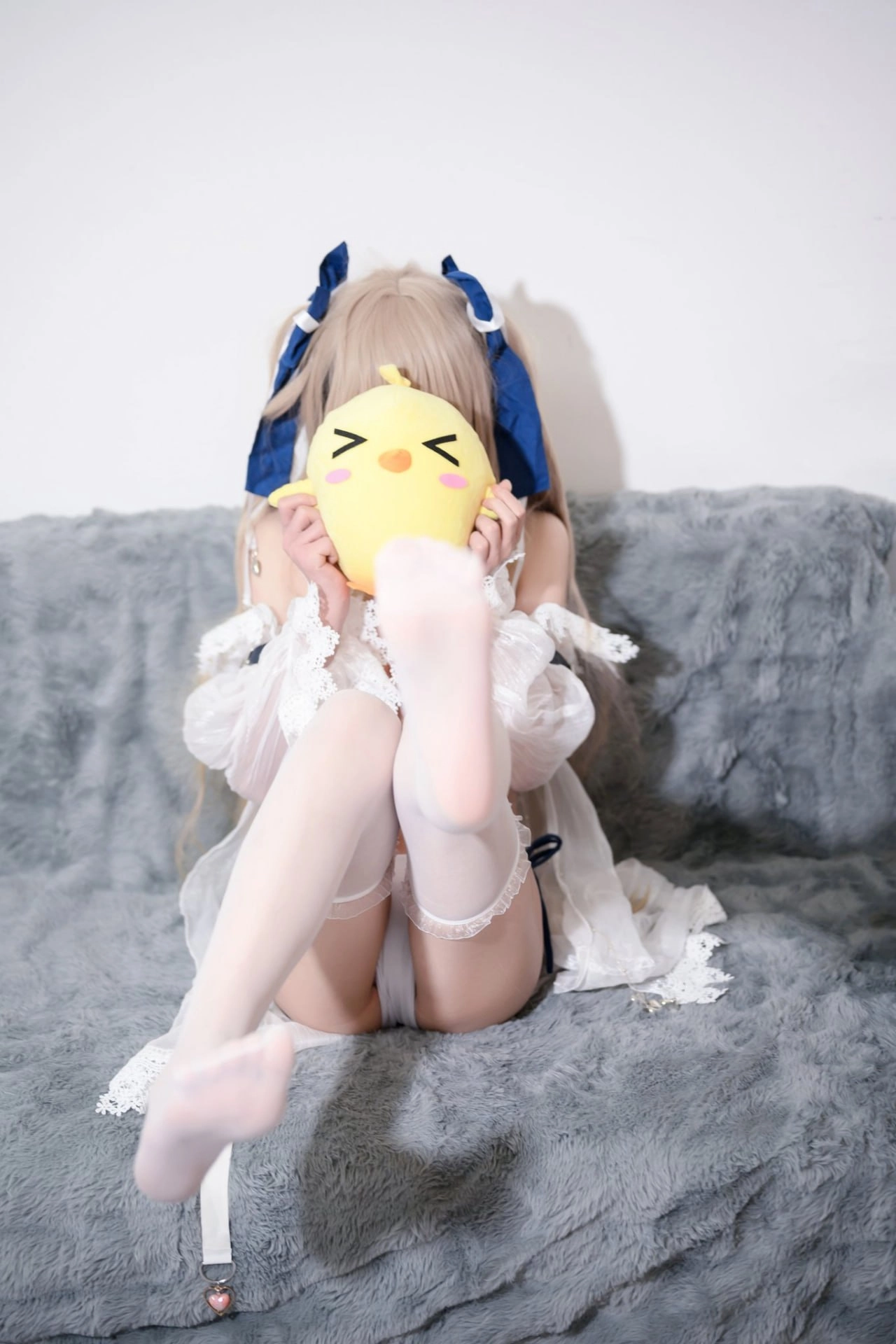 脸部全靠小黄鸡撑场面