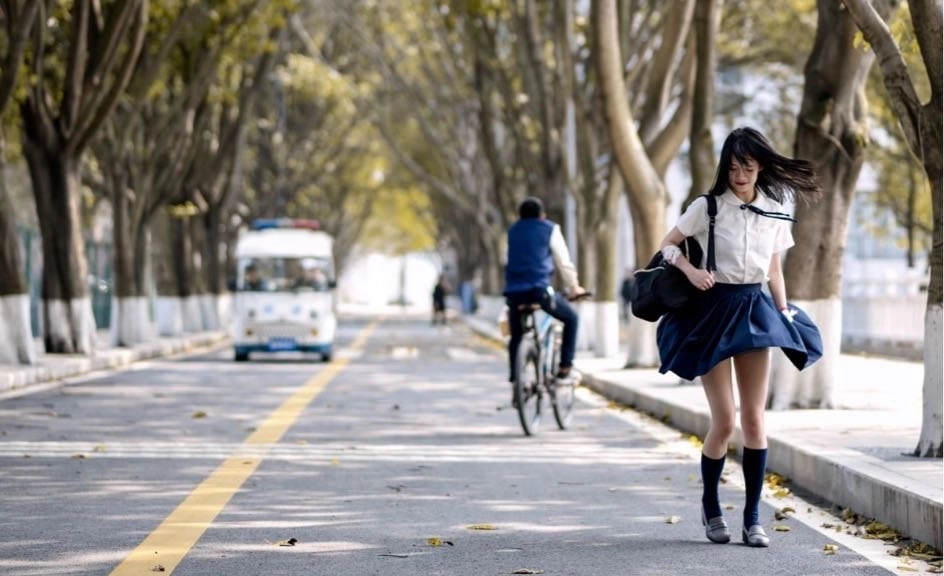 风来时裙子不听话