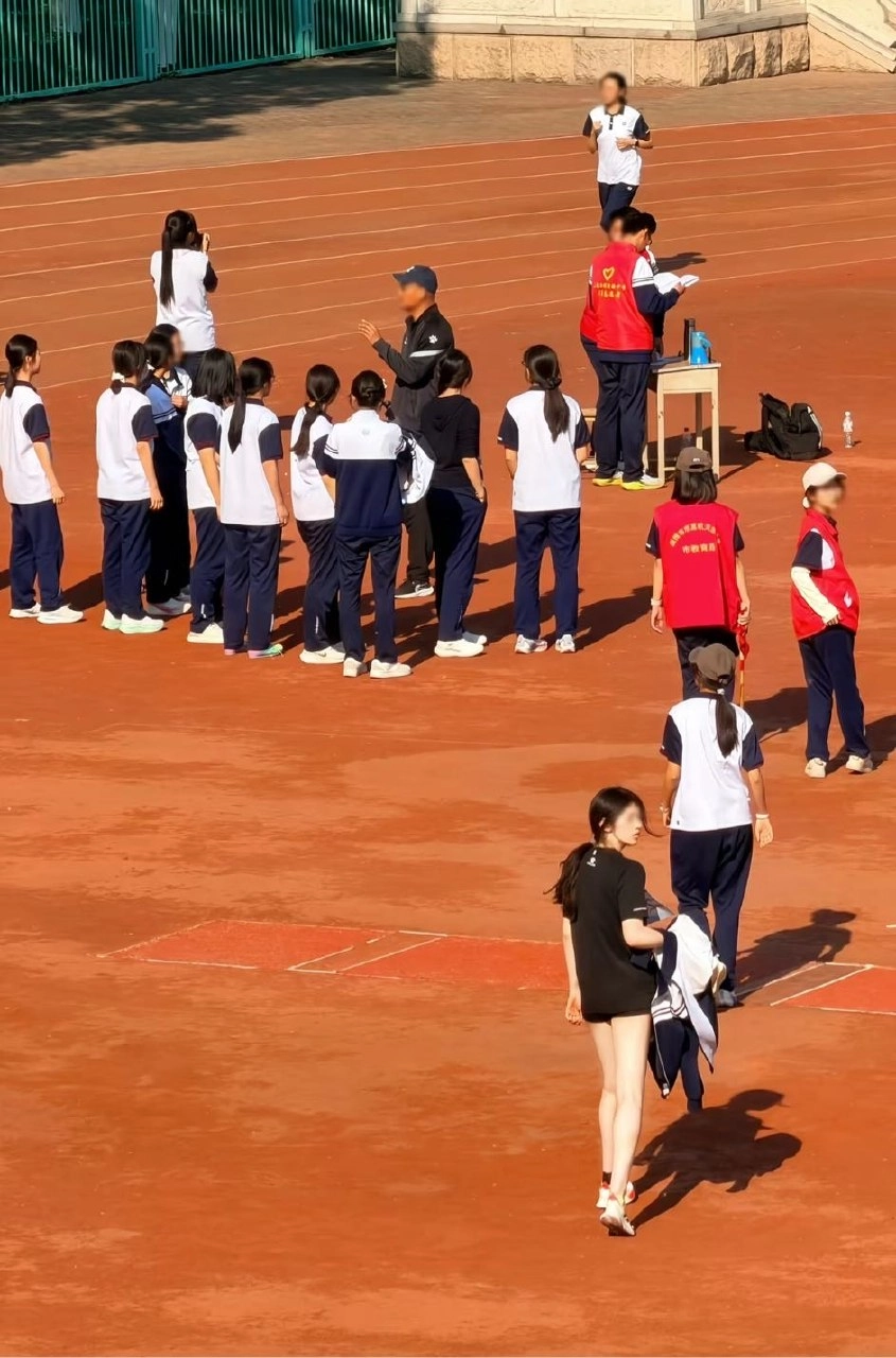 大型集体练舞现场