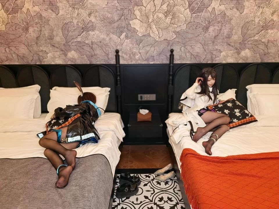 床塌了还是人睡废了
