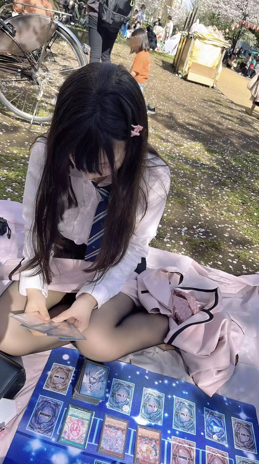 春游不看花专心抽卡