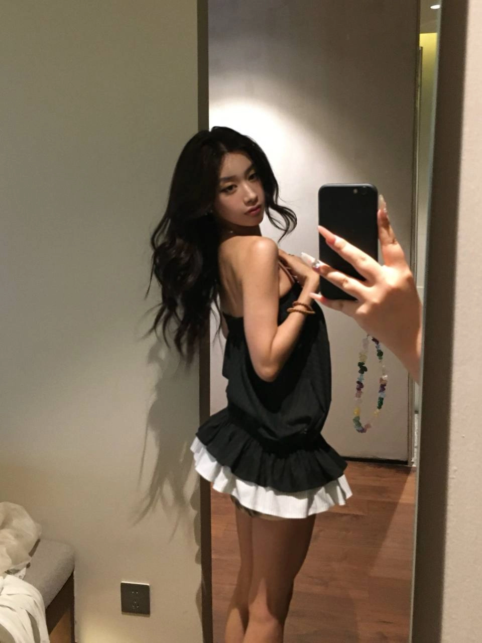 美少女正在练习假装没看见镜头