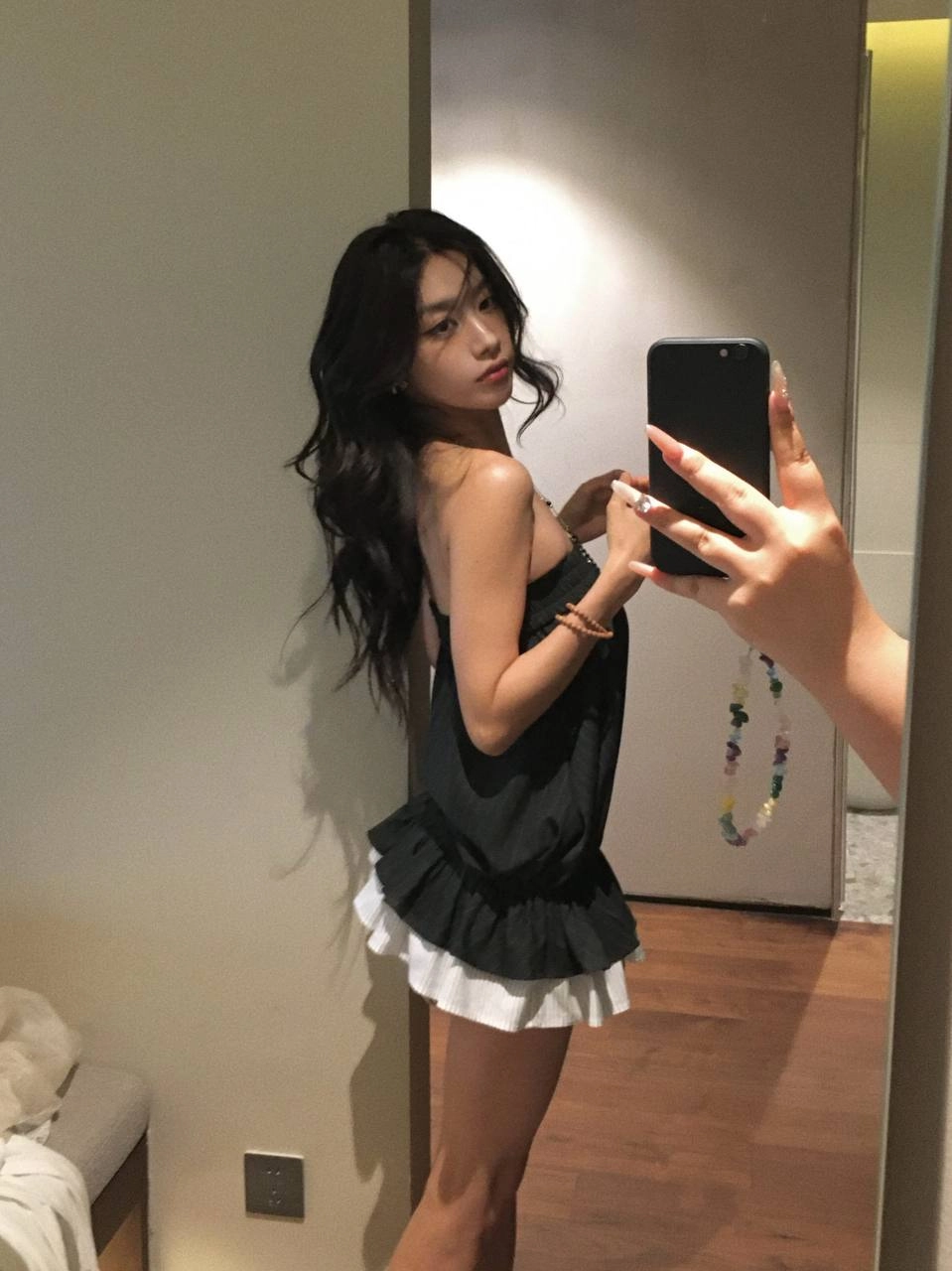 美少女正在练习假装没看见镜头