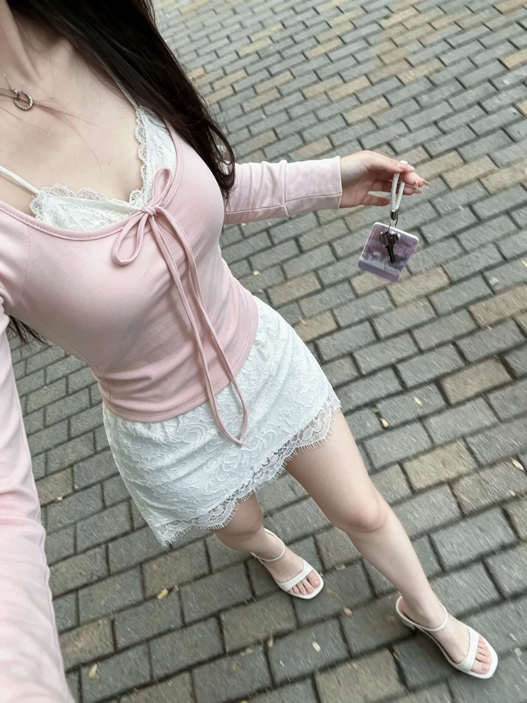 这身粉色穿搭有点甜