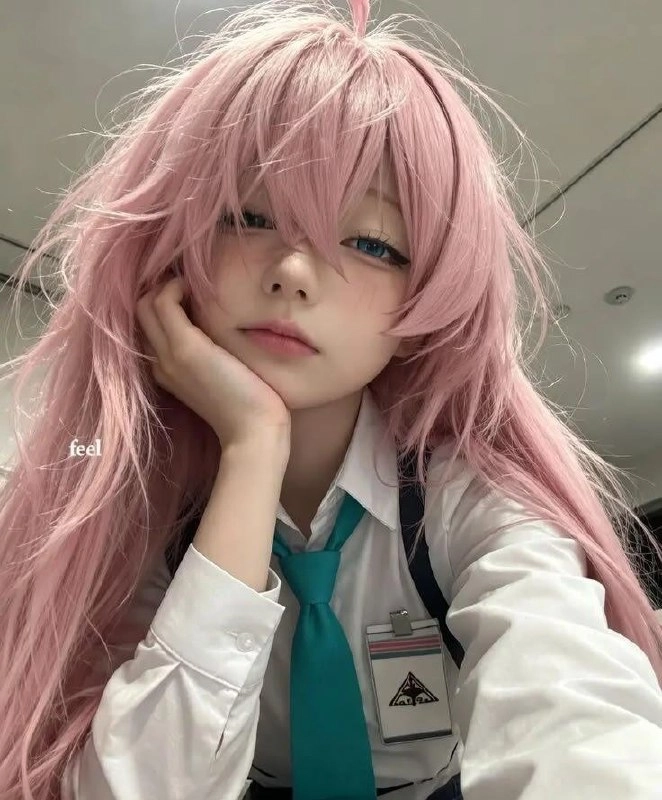 粉发少女在线营业中