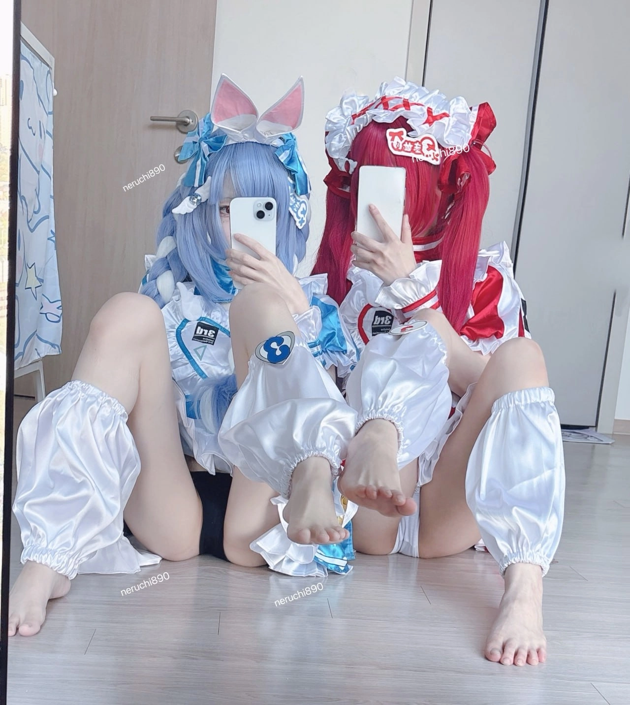 这服务员看起来不太正经