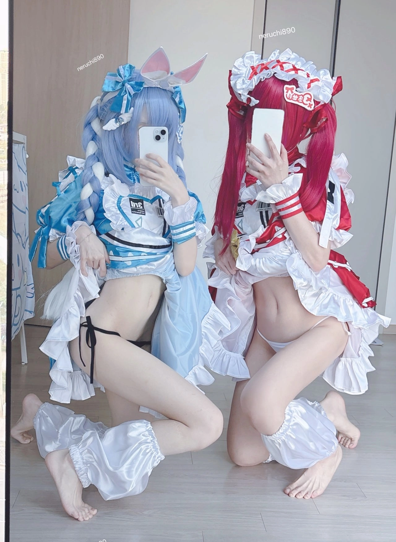 这服务员看起来不太正经