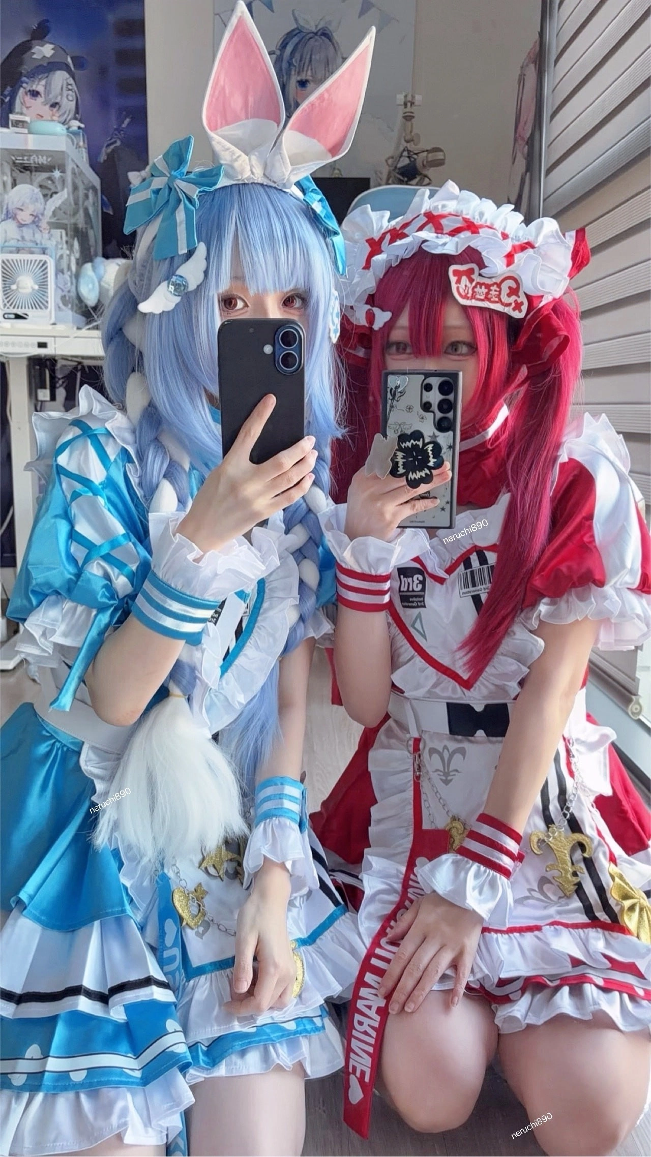 这服务员看起来不太正经